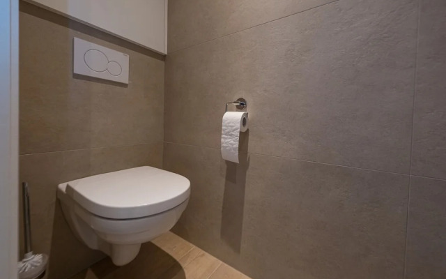 Apartment Overlooking the sea