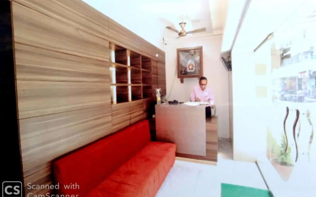 Rajhuns Deluxe Lodging