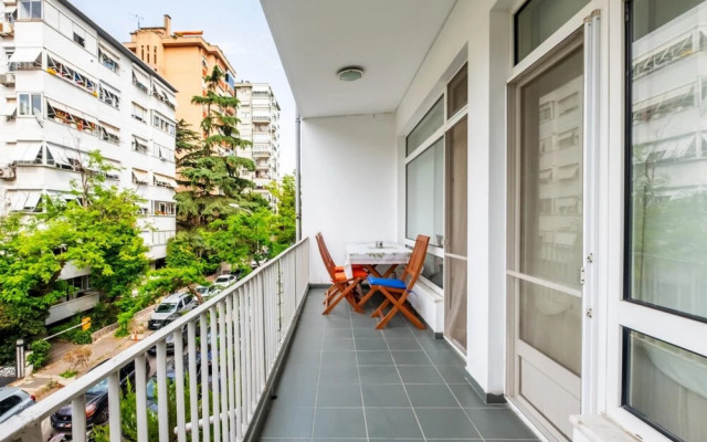 Bright and Central Flat in Kadikoy With Balcony