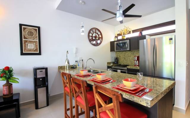 Luxury residence with pool and hotel amenities