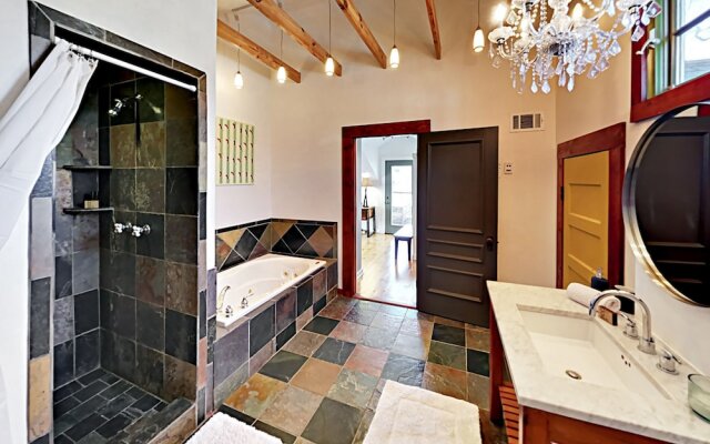 East Austin Bungalow - 3 Br Home