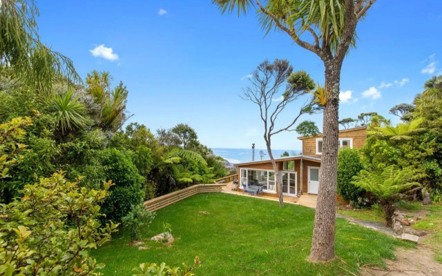 Piha - City Escape, Piha Holiday Home