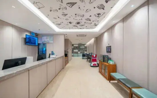 Elan Hotel (Wuhu Economic Development Zone Baixian Plaza Polka)