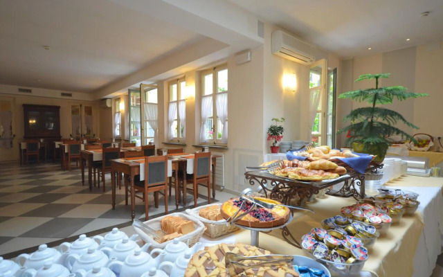 Hotel Roma E Rocca Cavour