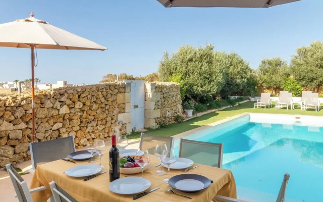 Ta'patee Pool Farmhouse in Gozo