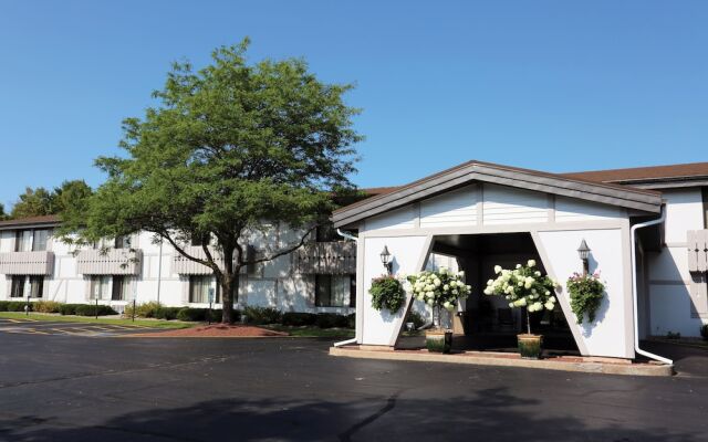 Shawano Four Seasons Hotel