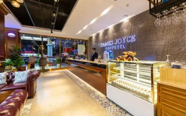 James Joyce Coffetel Hotel (Kunming Railway Station Huancheng South Road Subway Station)