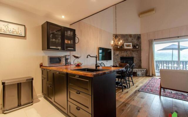 Unique Tremblant view -fancy fully equipped apartment