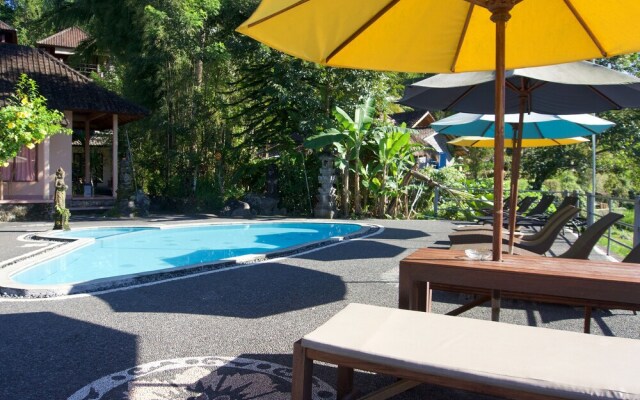 Tepi Sungai Guesthouse & Restaurant