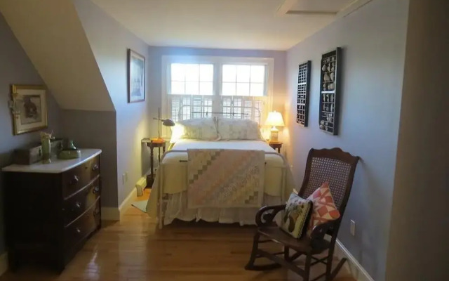 76 Indian Hill Road North - Three Bedroom House