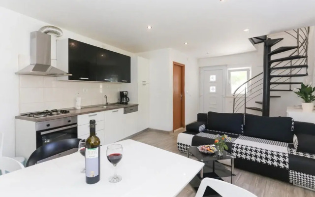 Nice Home in Solin With Wifi and 2 Bedrooms