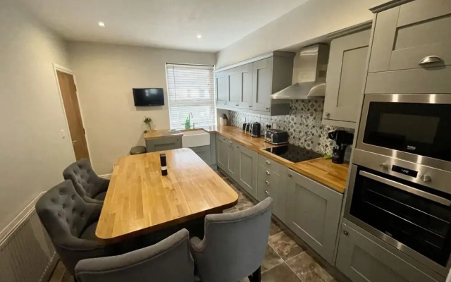Homely and Modern Maisonette in Vibrant Bristol
