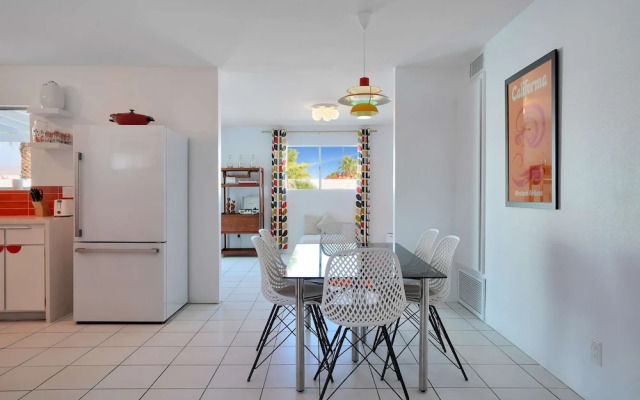 Retro Desert Retreat - Ideal Palm Springs