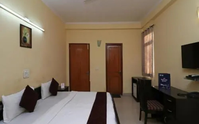 Divine Inn by OYO Rooms