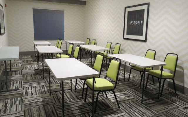 Holiday Inn Express & Suites Shippensburg by IHG