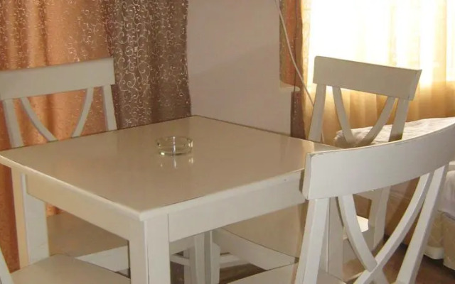 Apartment in Dawn Park Aparthotel