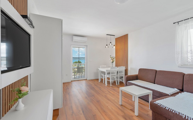 Superior Apartment Tania 8