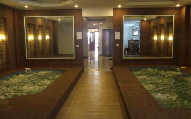 Holiday Hotel