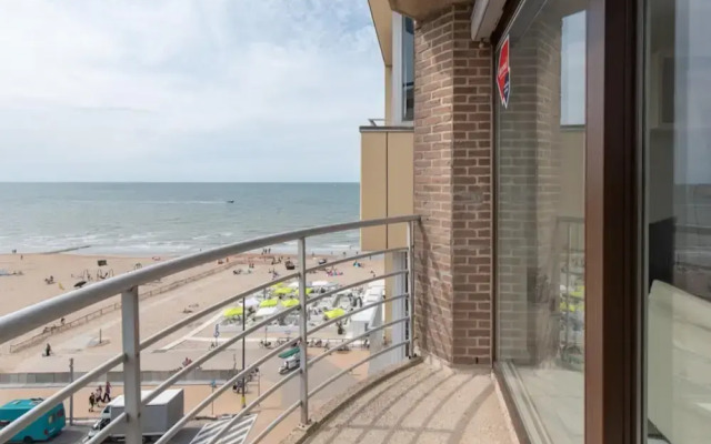 Apartment With Terrace and sea View in Mariakerke