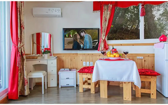 Yangyang Seaglow Rainbow Pension