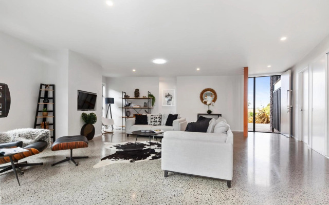 Stylish Villa Escape - Matakana Holiday Home