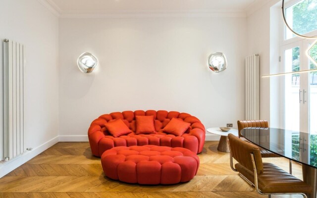 Luxury 2BD Apartment in Holland Park