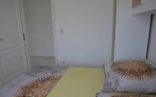 Remarkable 2-bed Apartment in Okrug Gornji