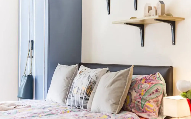 Private Homely Bedroom in Kensington R2