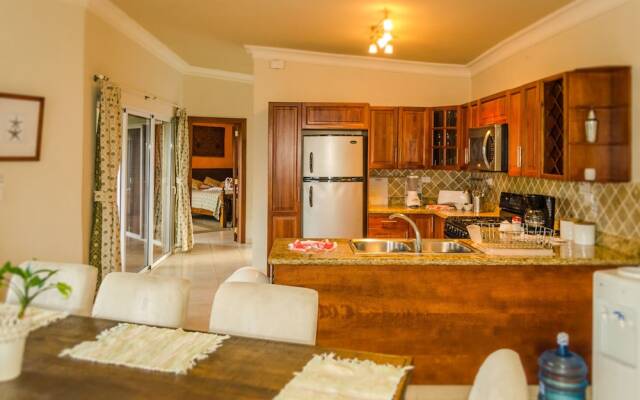 Well Furnished w Private Pool, BBQ & Palapa Bar