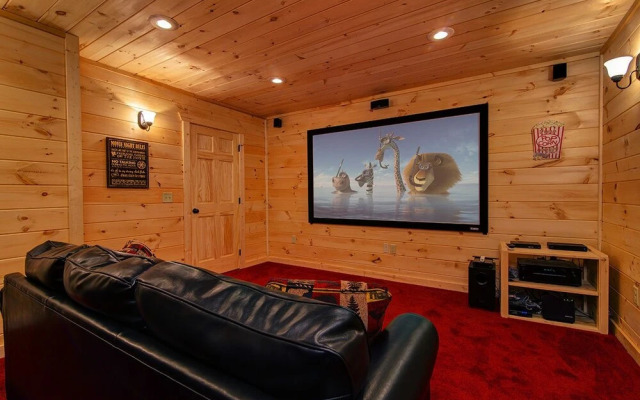 A River Runs Through It 3 Bedrooms 3 Bathrooms Cabin