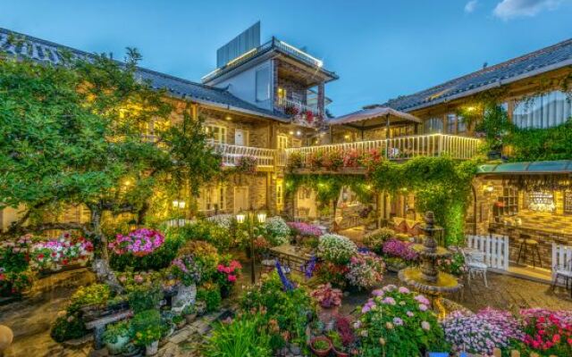 GUANXIN · Half a Mile | Monet Garden Inn Monet Garden