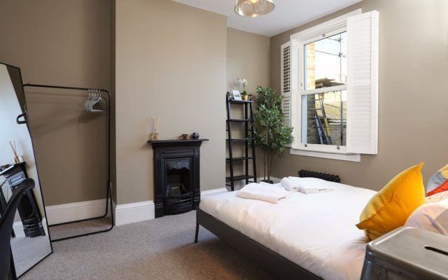 2 Bedroom Flat in Wandsworth Close to Tube Station