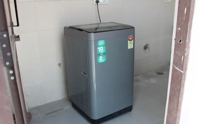 Aura Luxury Studio Near Artemis Hospital