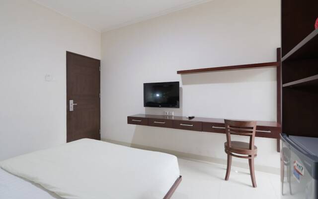 Clover Residence Near Mall Ambassador