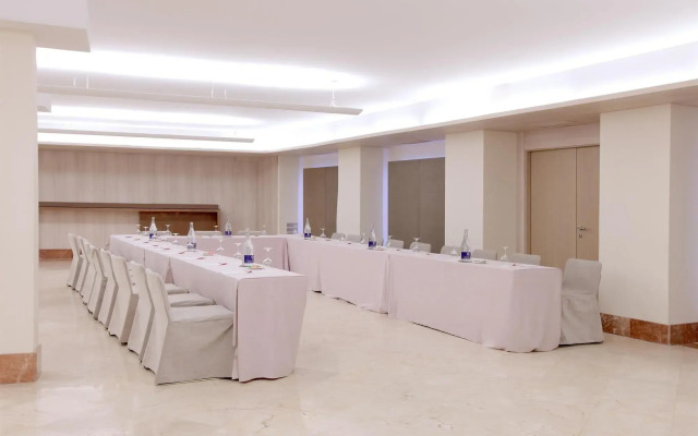 Отель NH Collection Cáceres Palacio de Oquendo