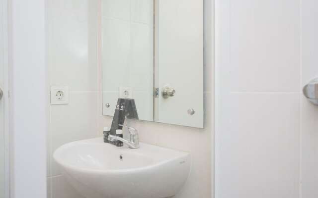 Cozy Room 2BR at 19 Avenue Apartment