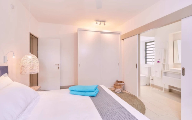 Les Estivales Beachfront Suites & Penthouses with LOV