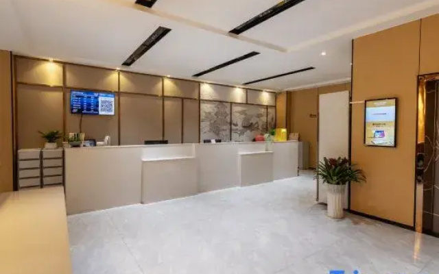 He Yi Plus Hotel (Zhuhai Shiren Wanda Plaza)