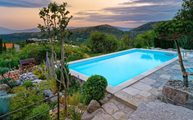 Mirabilis House
