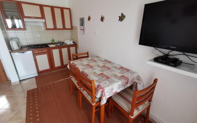 Apartments with a parking space Novi Vinodolski - 18855