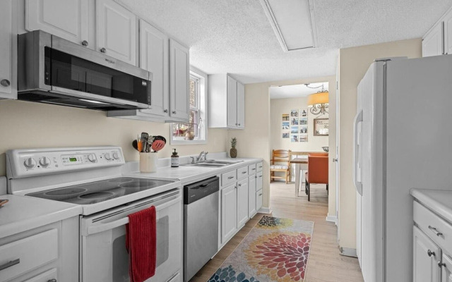 High Tider 3 Bedroom Home by RedAwning