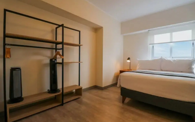 w Majestic 2BR w Modern Balcony in Miraflores