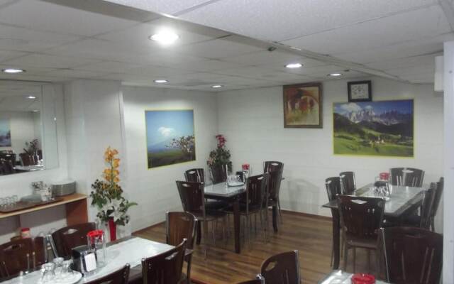 Gulistan Hotel
