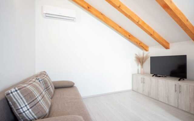 A5 - Spacious apt With the sea View & use of Pool