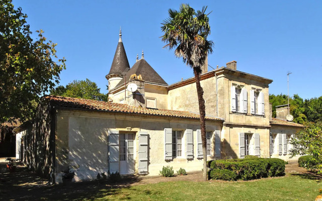 Semi-detached House on a Vineyard, Talais
