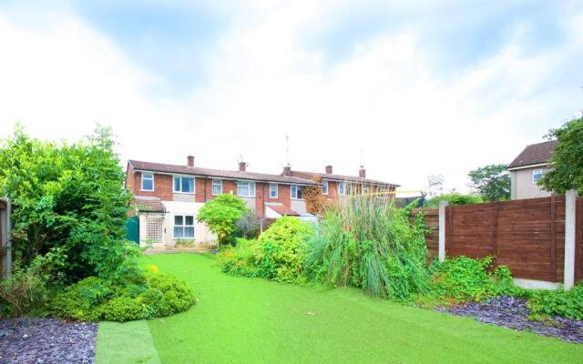 Gorgeous Manchester Home with Garden & Parking