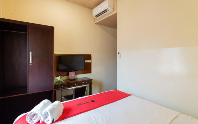 RedDoorz near Halim Perdanakusuma 3 – Guest Rooms – Jakarta