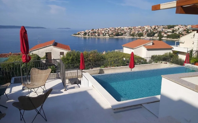 Heated Infinity Pool, Family Apartment With Panoramic sea View 2