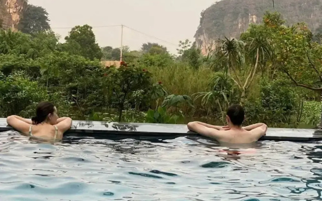 Anna Tham Hotel View