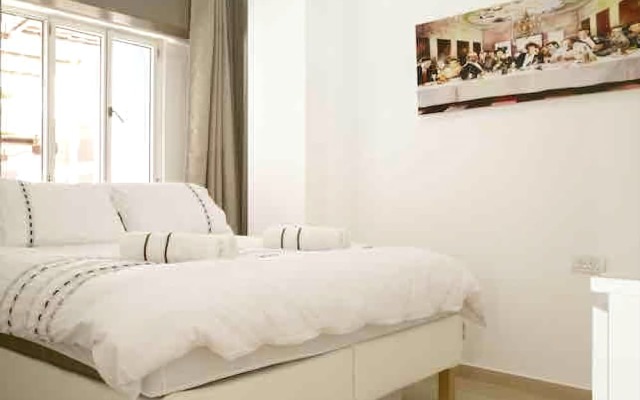 Holyguest - Ben Yehuda 218